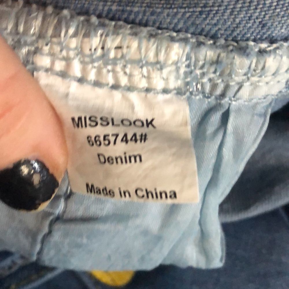 Jean overalls  with pockets and hand painted daisies distressed look. - Picture 9 of 9